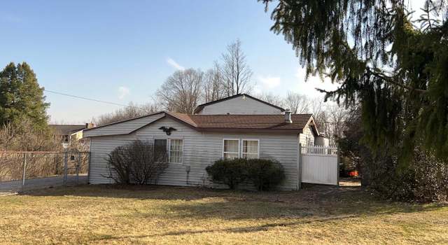 Photo of 393 Sherwood Dr, Carlisle, PA 17015