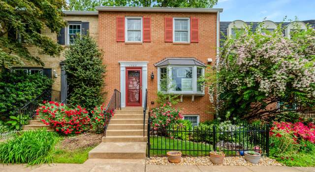 Photo of 1002 Ellison Sq, Falls Church, VA 22046