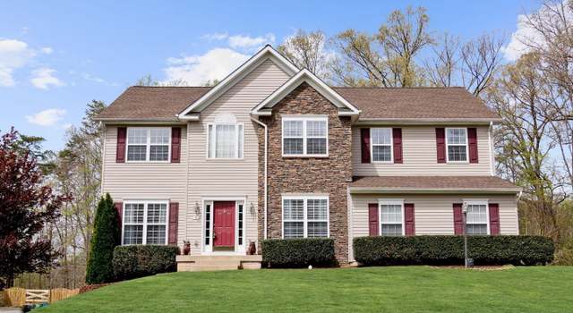 Photo of 8 Towering Oaks Dr, Fredericksburg, VA 22405