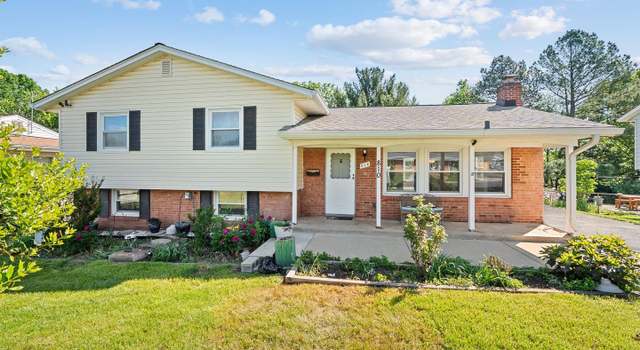 Photo of 810 W Maple Ave, Sterling, VA 20164