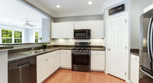 Photo of 501 Sunset View Ter SE #206, Leesburg, VA 20175