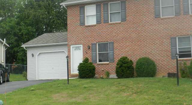 Photo of 32 Larch Dr, Shippensburg, PA 17257
