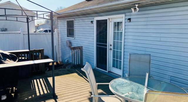 Photo of 1562 Meadow Green Ln, Chambersburg, PA 17202