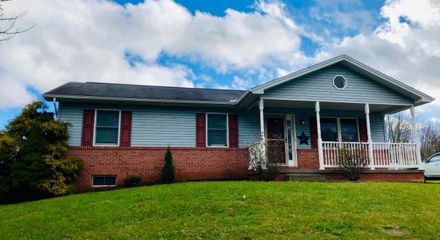 Photo of 1562 Meadow Green Ln, Chambersburg, PA 17202