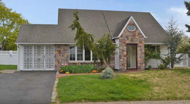Photo of 46 Hemlock Rd, Levittown, PA 19056