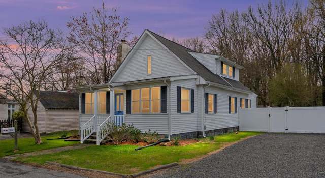 Photo of 205 Arunah Ave, Edgewater, MD 21037