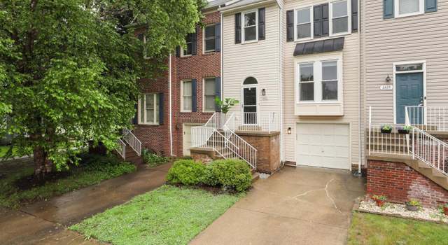 Photo of 6427 Brass Button Ct, Centreville, VA 20121