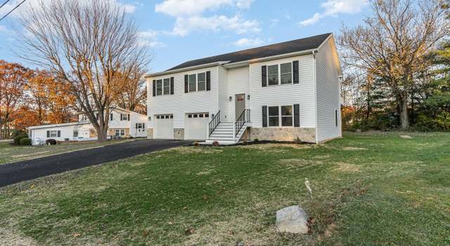 Photo of 2077 Reservoir Dr, Carlisle, PA 17013