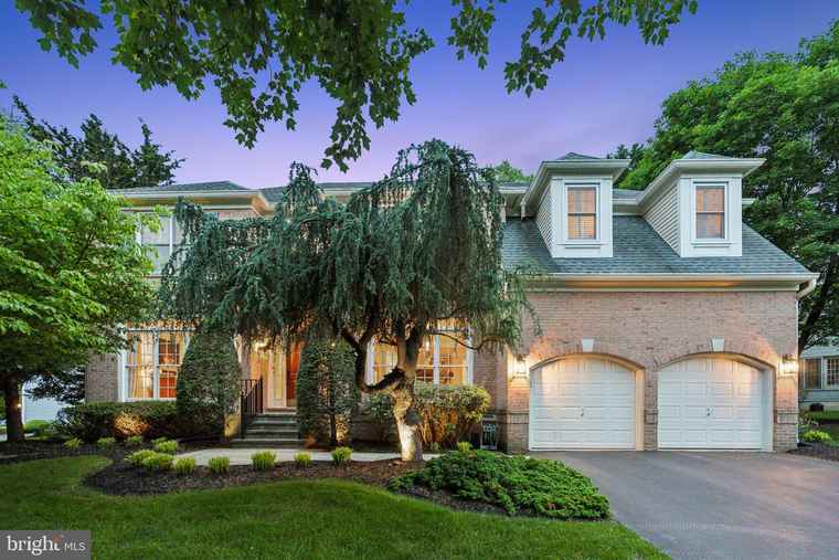 Photo of 10914 Larkmeade Ln Potomac, MD 20854