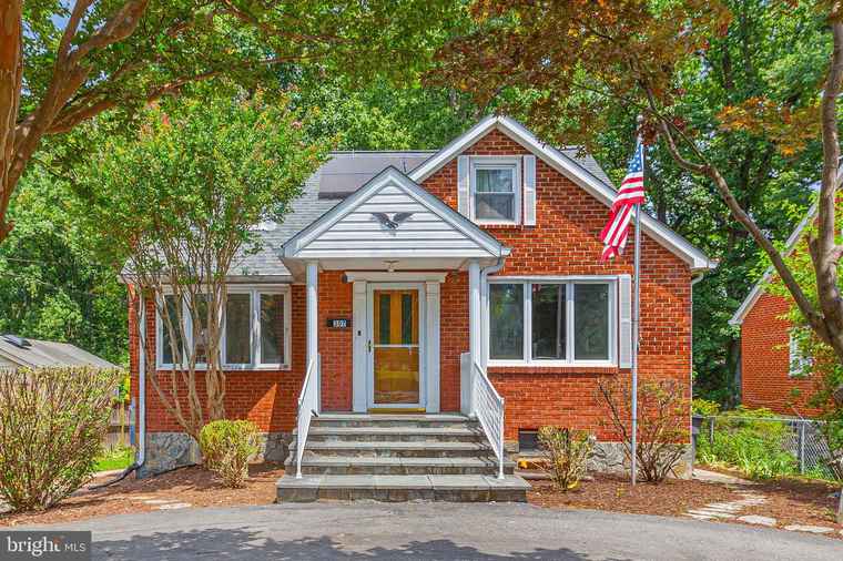 Photo of 307 Carr Ave Rockville, MD 20850