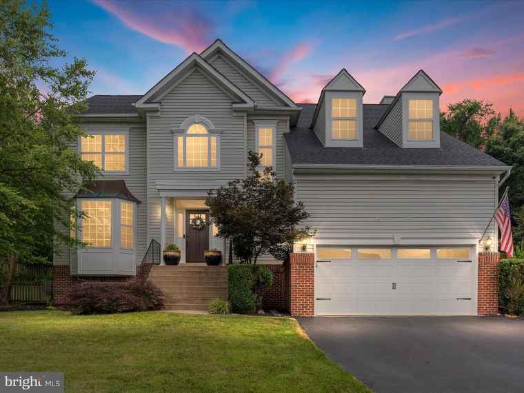 Photo of 906 Santmyer Dr SE Leesburg, VA 20175