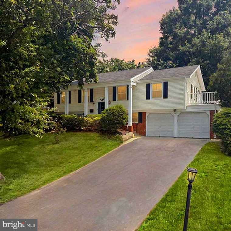 Photo of 1403 Pinelake Ln Bowie, MD 20716