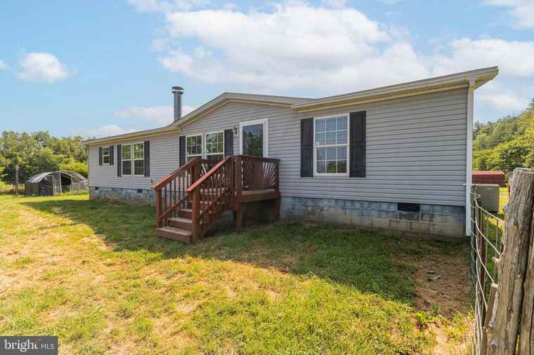 Photo of 2 Paddock Ln Fredericksburg, VA 22406