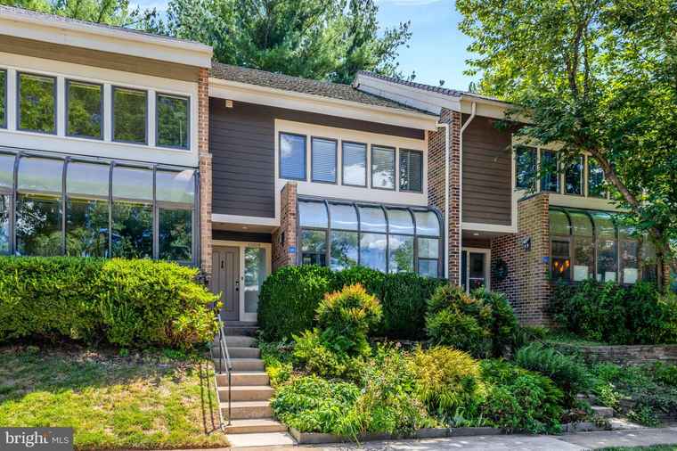 Photo of 11009 Thrush Ridge Rd Reston, VA 20191