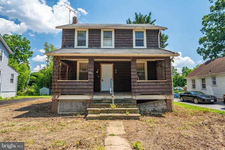 Photo of 227 Clarendon Ave Baltimore, MD 21208