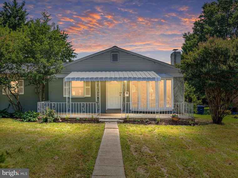 Photo of 912 Grant St Herndon, VA 20170