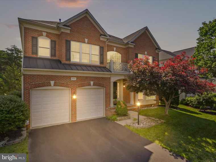 Photo of 25738 S Village Dr Chantilly, VA 20152
