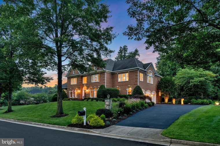 Photo of 3013 Rose Creek Ct Oakton, VA 22124