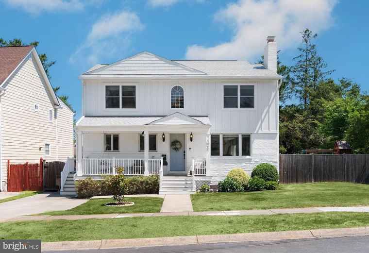 Photo of 6401 Winnepeg Rd Bethesda, MD 20817