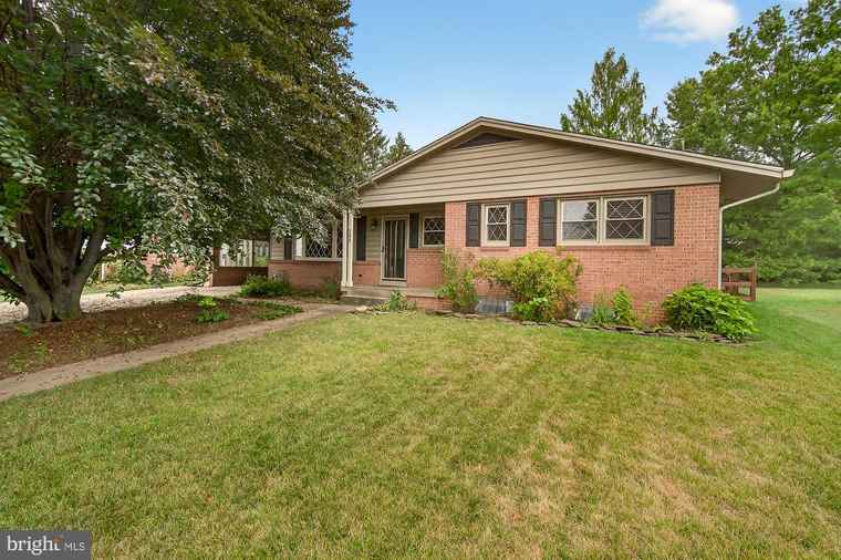 Photo of 233 Wyngate Dr Frederick, MD 21701