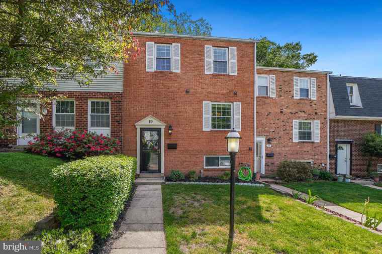 Photo of 19 Orchard Dr Gaithersburg, MD 20878