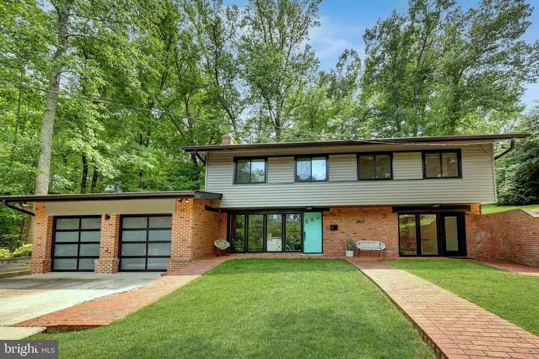 Photo of 3309 Parkside Ter Fairfax, VA 22031