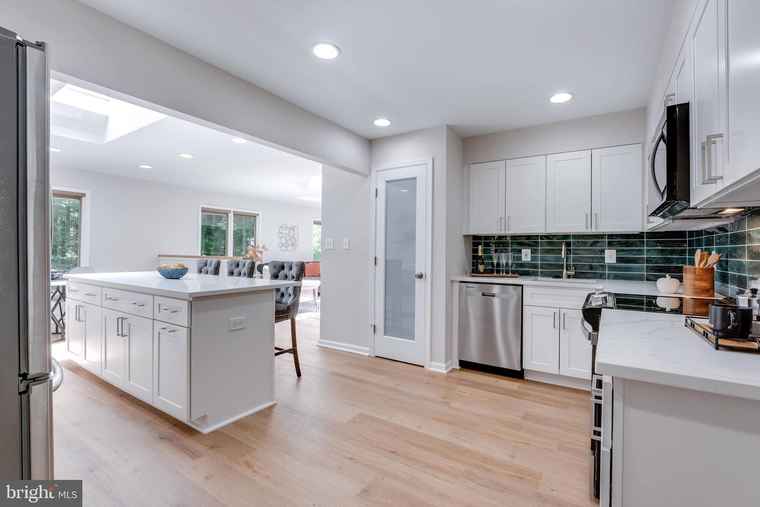 Photo of 8702 Pappas Way Annandale, VA 22003