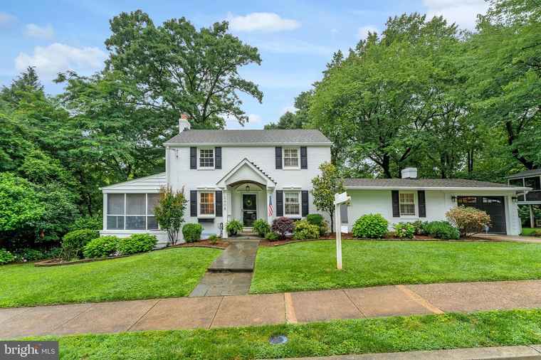 Photo of 2408 N Upshur St Arlington, VA 22207