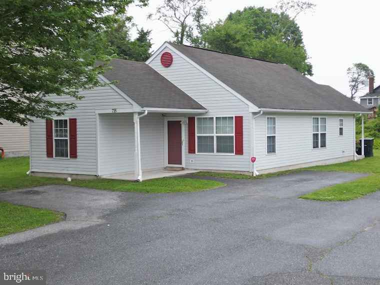 Photo of 735 W North St Dover, DE 19904