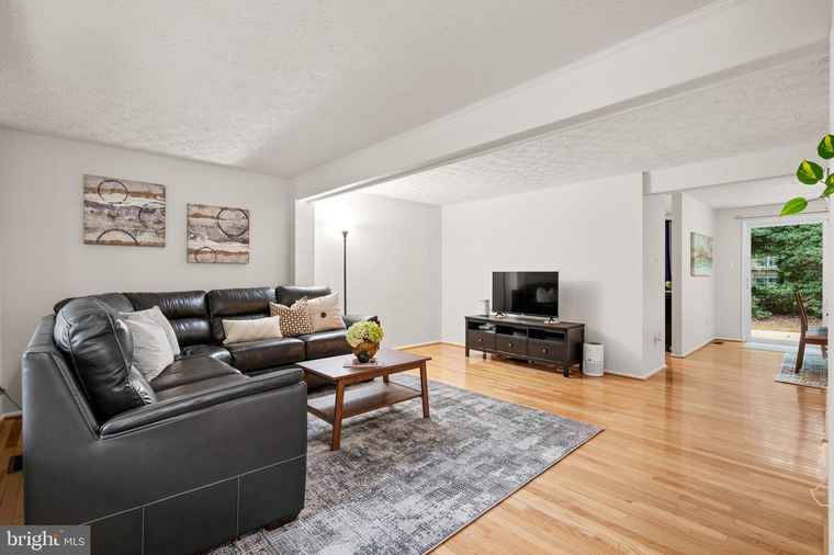 Photo of 2306 Middle Creek Ln Reston, VA 20191