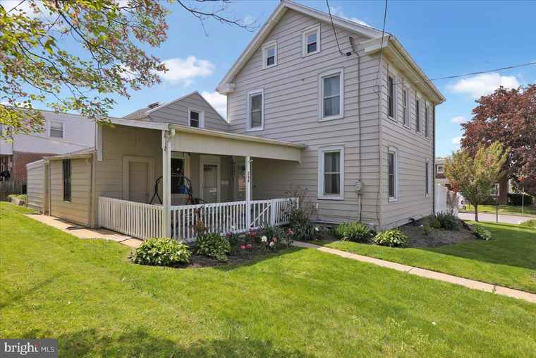 Photo of 304 Charles Rd Lancaster, PA 17603