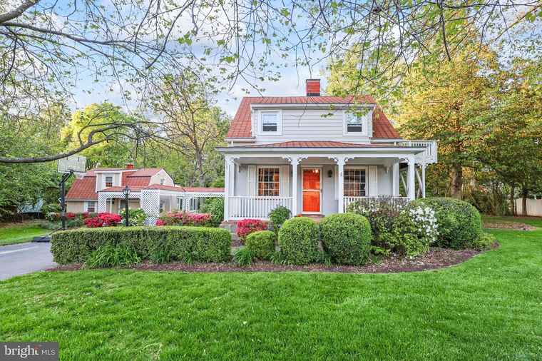 Photo of 10130 Blake Ln Oakton, VA 22124