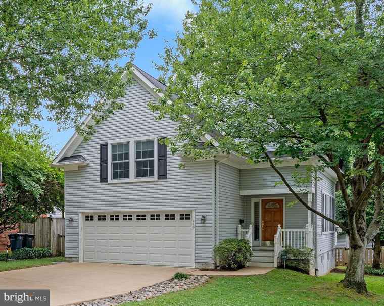 Photo of 210 N Oak St Falls Church, VA 22046