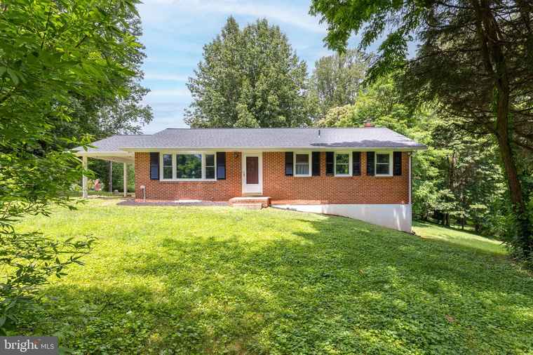 Photo of 6511 Briggs Rd Warrenton, VA 20187