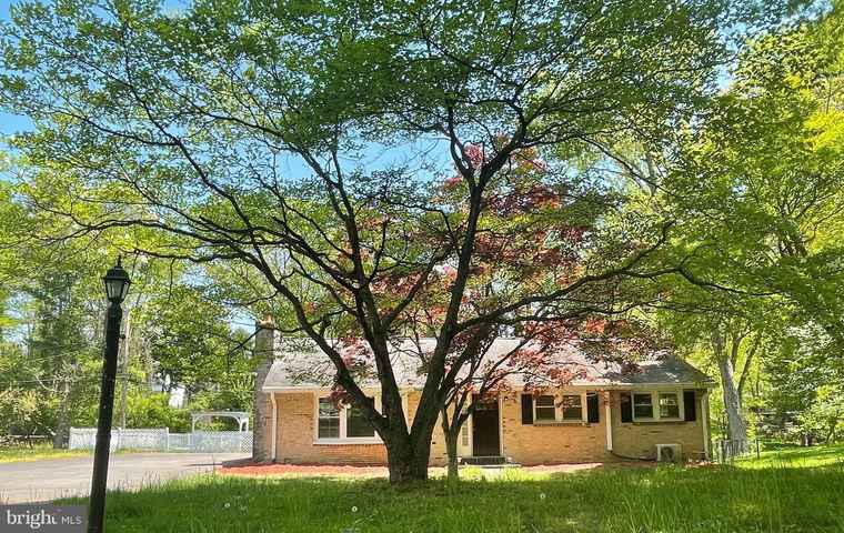 Photo of 2821 Greenway Dr Ellicott City, MD 21042