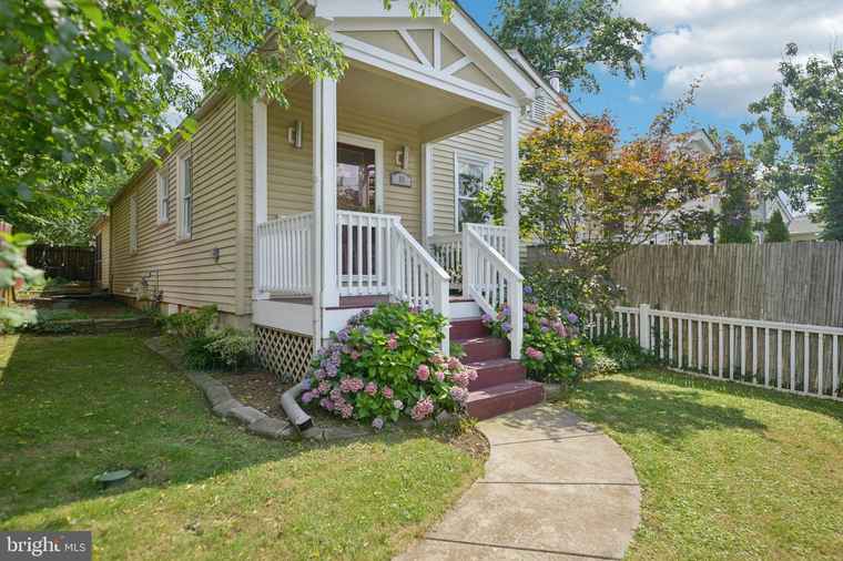 Photo of 39 E Reed Ave Alexandria, VA 22305