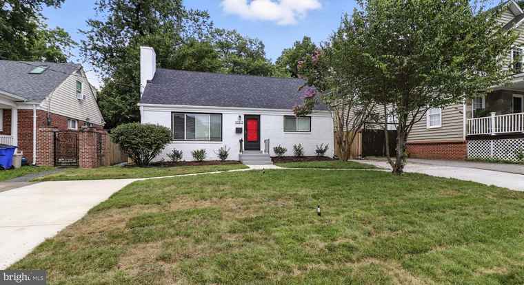 Photo of 10313 Summit Ave Kensington, MD 20895