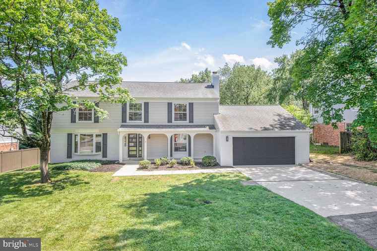 Photo of 8328 Tuckerman Ln Potomac, MD 20854