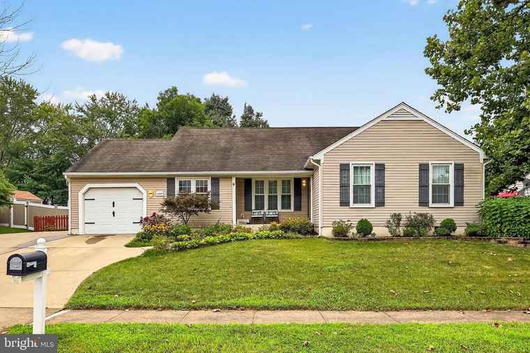 Photo of 5405 Clubside Ln Centreville, VA 20120