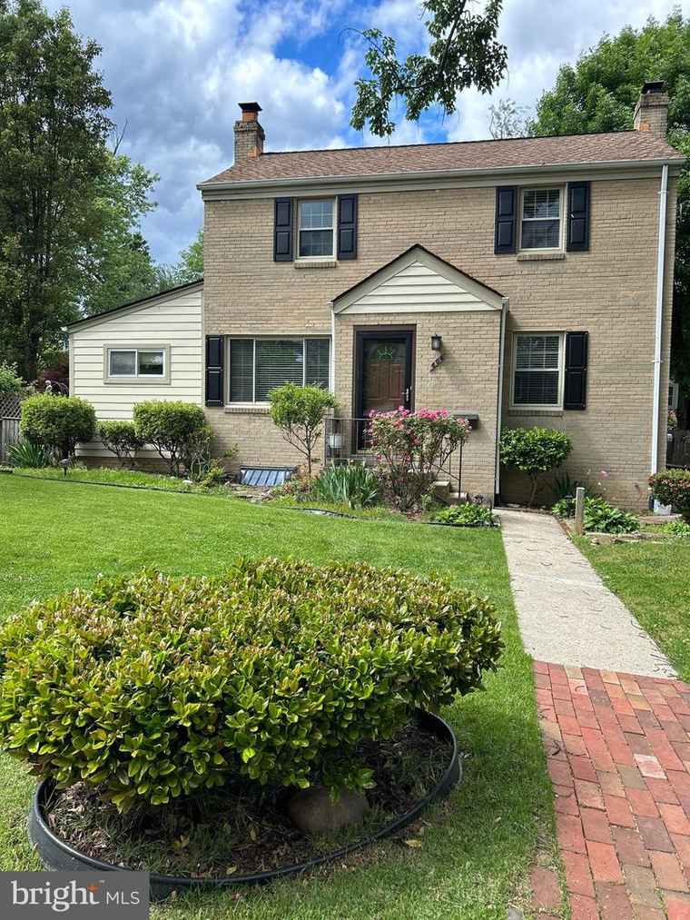 Photo of 806 Malcolm Dr Silver Spring, MD 20901