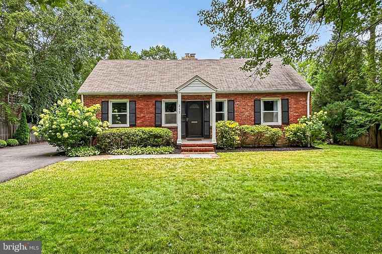 Photo of 212 W Jefferson St Falls Church, VA 22046