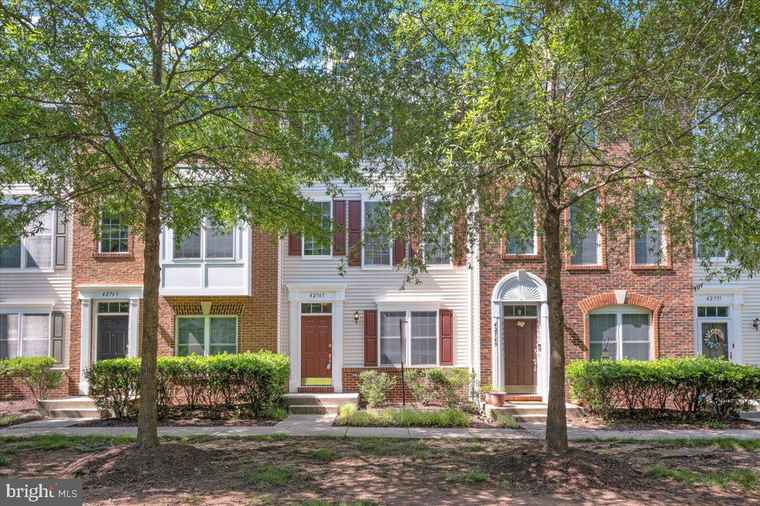 Photo of 42767 Hollingsworth Ter Chantilly, VA 20152