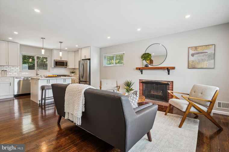Photo of 132 N Gladden St N Alexandria, VA 22304