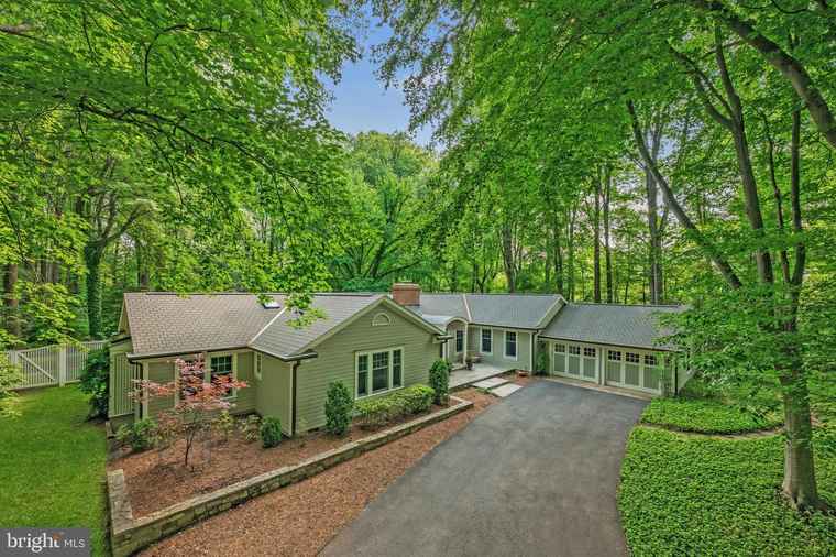 Photo of 1110 Kelso Rd Great Falls, VA 22066