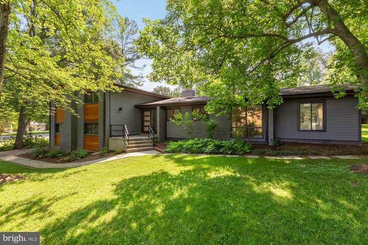 Photo of 11604 Danville Dr Rockville, MD 20852