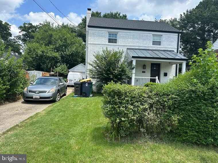 Photo of 3502 Hamilton St Hyattsville, MD 20782