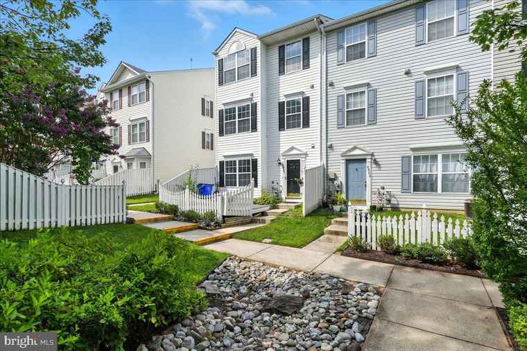 Photo of 8866 Goose Landing Cir Columbia, MD 21045