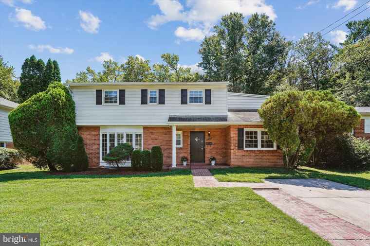 Photo of 6224 Rockhurst Rd Bethesda, MD 20817