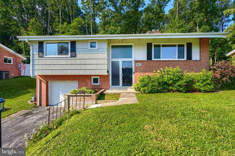 Photo of 927 Cromwell Bridge Rd Towson, MD 21286