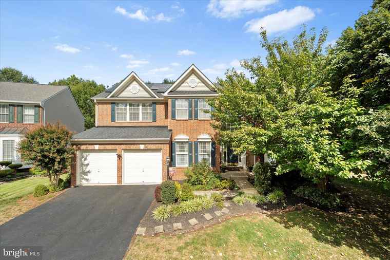 Photo of 8162 Tenbrook Dr Gainesville, VA 20155